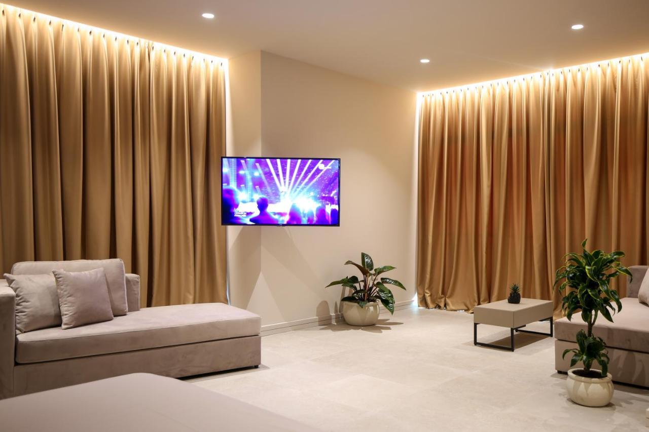 Toto Hotel & Apartments ราดฮีมือ ภายนอก รูปภาพ
